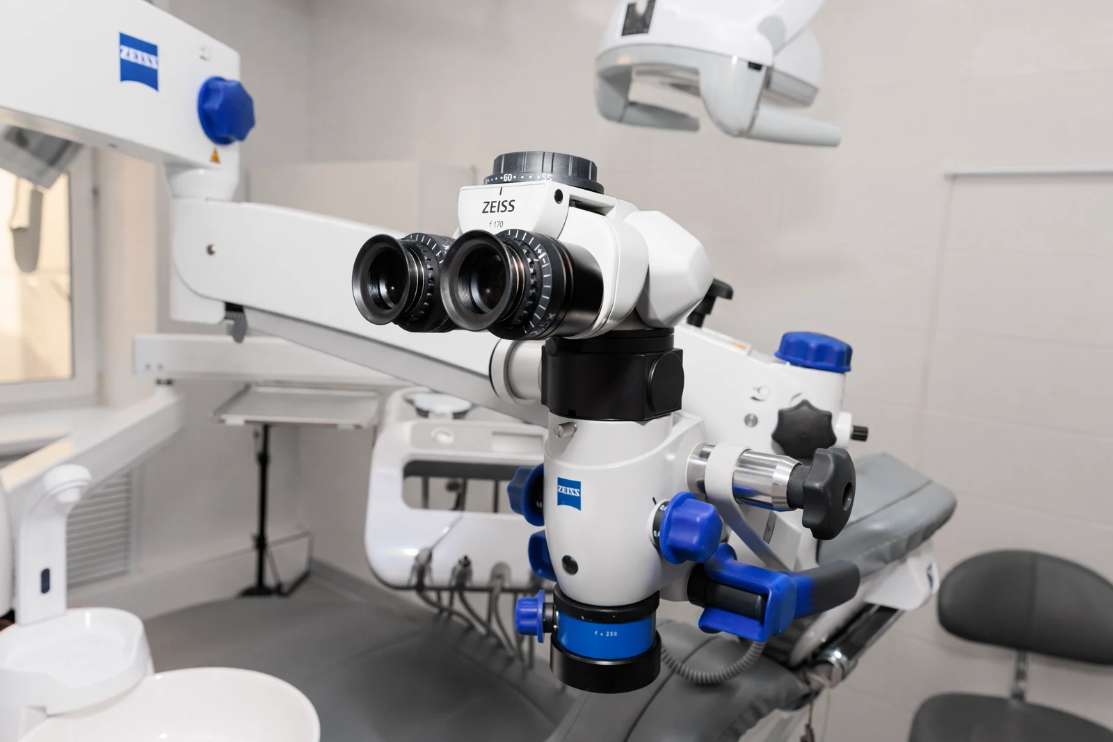 Дентальный микроскоп ZEISS в клинике All Smiles